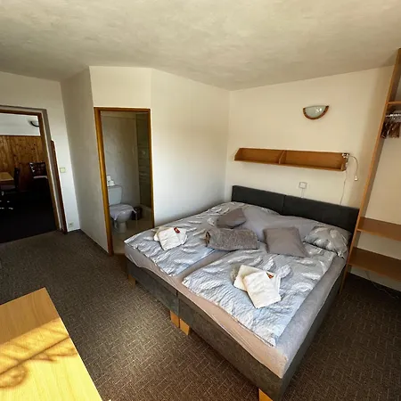 V Kolonce 3* Strážné